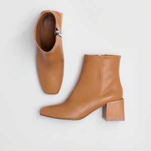 LOQ Lazaro in Miel Booties NWT